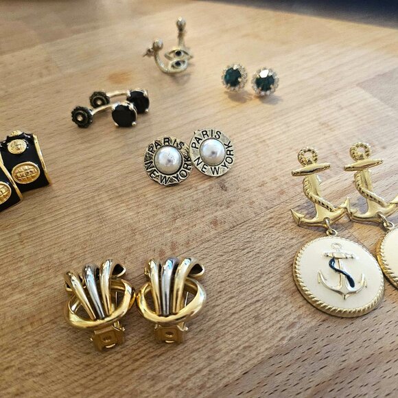 A Curated Collection of Vintage Style Earrings - Picture 10 of 10